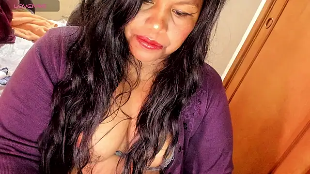 Snapshot of ebonycamelia chatting on July 11, 9:49 pm ebonycamelia online show from July 11, 9:49 pm