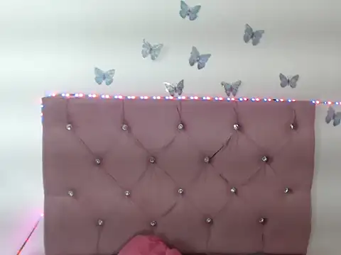 Snapshot of Isardrigue02 chatting on November 26, 5:41 am Isardrigue02 online show from November 26, 5:41 am