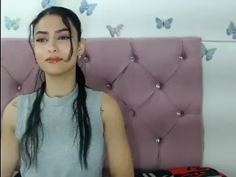 Snapshot of Isardrigue02 chatting on December 4, 6:12 am Isardrigue02 online show from December 4, 6:12 am