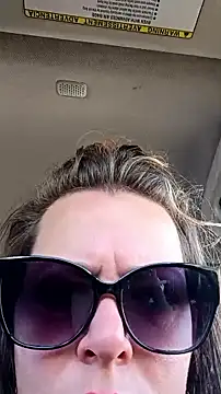 Snapshot of whitecream88 chatting on December 15, 6:01 pm whitecream88 online show from December 15, 6:01 pm