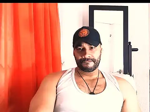Snapshot of musclehetero chatting on May 17, 2:13 pm musclehetero online show from May 17, 2:13 pm