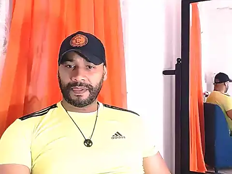 Snapshot of musclehetero chatting on May 19, 8:04 pm musclehetero online show from May 19, 8:04 pm