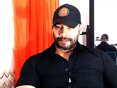 Snapshot of musclehetero chatting on May 21, 1:34 am musclehetero online show from May 21, 1:34 am