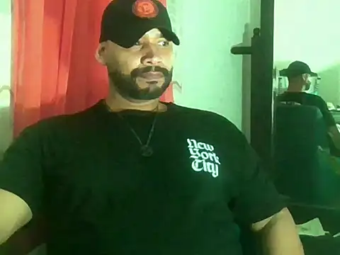 Snapshot of musclehetero chatting on May 29, 4:43 am musclehetero online show from May 29, 4:43 am