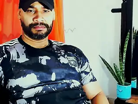 Snapshot of musclehetero chatting on May 31, 11:17 am musclehetero online show from May 31, 11:17 am
