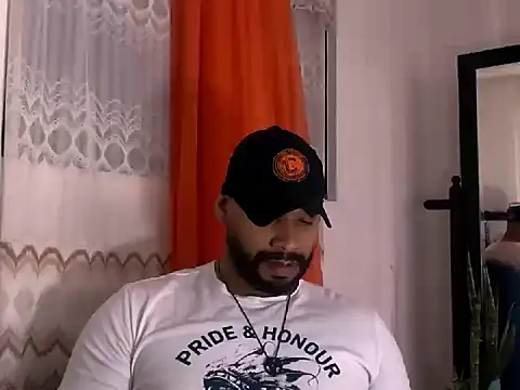 Snapshot of musclehetero chatting on June 5, 2:23 pm musclehetero online show from June 5, 2:23 pm
