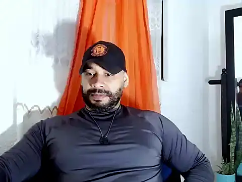Snapshot of musclehetero chatting on June 6, 6:40 am musclehetero online show from June 6, 6:40 am
