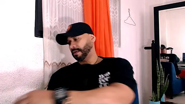 Snapshot of musclehetero chatting on June 8, 3:34 pm musclehetero online show from June 8, 3:34 pm