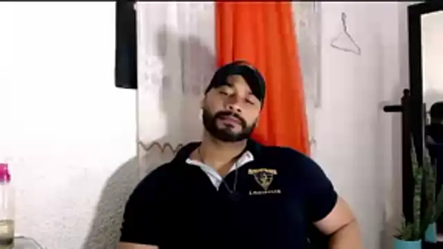 Snapshot of musclehetero chatting on June 11, 1:38 am musclehetero online show from June 11, 1:38 am