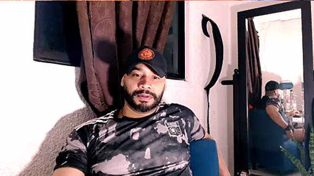 Snapshot of musclehetero chatting on June 13, 6:00 am musclehetero online show from June 13, 6:00 am