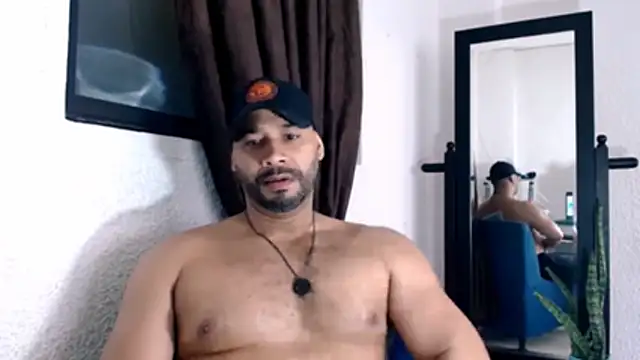 Snapshot of musclehetero chatting on June 14, 4:53 pm musclehetero online show from June 14, 4:53 pm