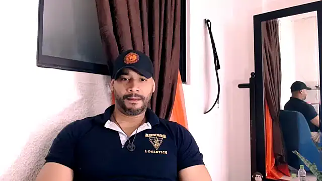 Snapshot of musclehetero chatting on June 16, 5:59 pm musclehetero online show from June 16, 5:59 pm