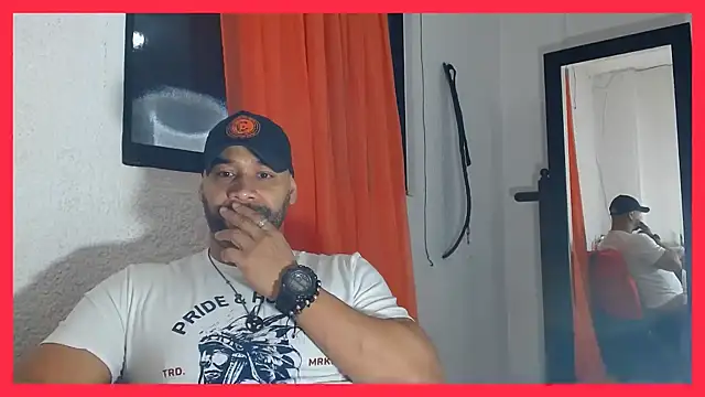 Snapshot of musclehetero chatting on June 21, 3:42 am musclehetero online show from June 21, 3:42 am