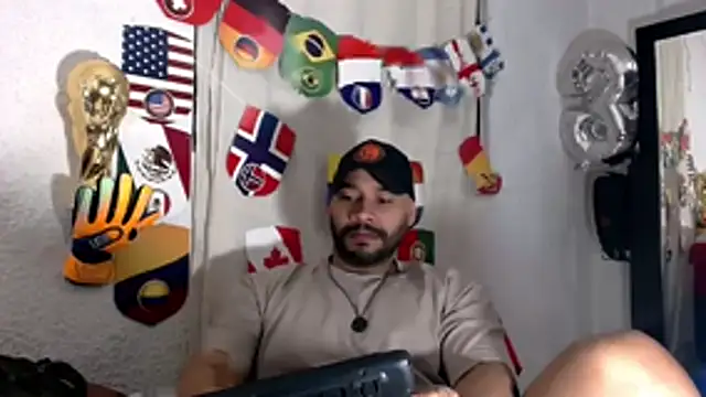 Snapshot of musclehetero chatting on June 24, 7:29 am musclehetero online show from June 24, 7:29 am