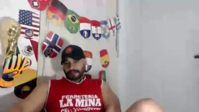 Snapshot of musclehetero chatting on June 27, 7:35 am musclehetero online show from June 27, 7:35 am