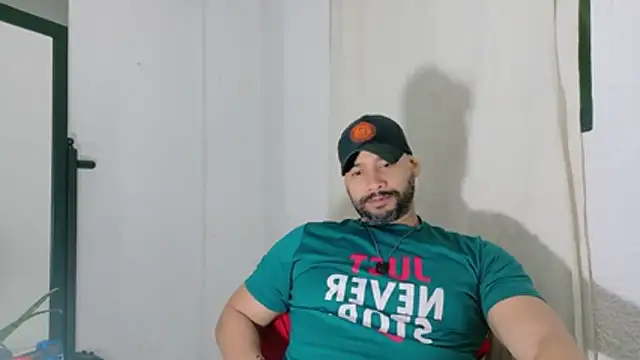 Snapshot of musclehetero chatting on June 28, 9:15 am musclehetero online show from June 28, 9:15 am