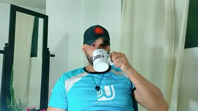 Snapshot of musclehetero chatting on June 30, 11:00 am musclehetero online show from June 30, 11:00 am