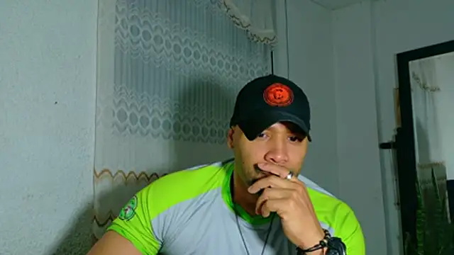 Snapshot of musclehetero chatting on July 6, 11:40 am musclehetero online show from July 6, 11:40 am