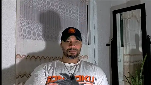 Snapshot of musclehetero chatting on July 16, 10:54 am musclehetero online show from July 16, 10:54 am