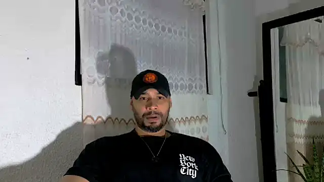 Snapshot of musclehetero chatting on July 18, 3:00 am musclehetero online show from July 18, 3:00 am