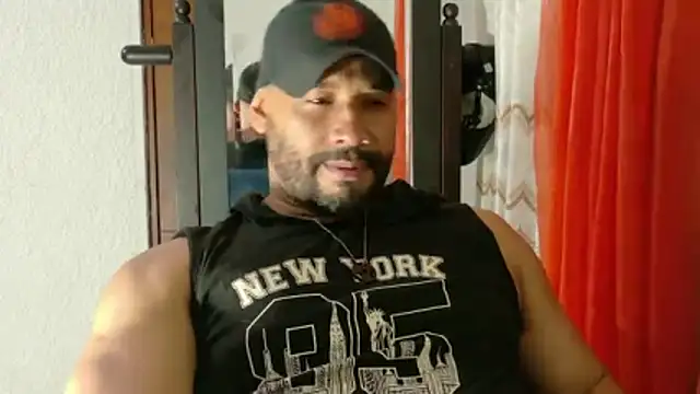 Snapshot of musclehetero chatting on July 28, 2:29 am musclehetero online show from July 28, 2:29 am