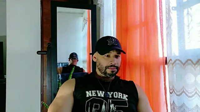 Snapshot of musclehetero chatting on July 28, 11:50 am musclehetero online show from July 28, 11:50 am