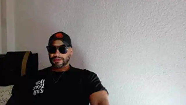Snapshot of musclehetero chatting on August 1, 4:28 pm musclehetero online show from August 1, 4:28 pm