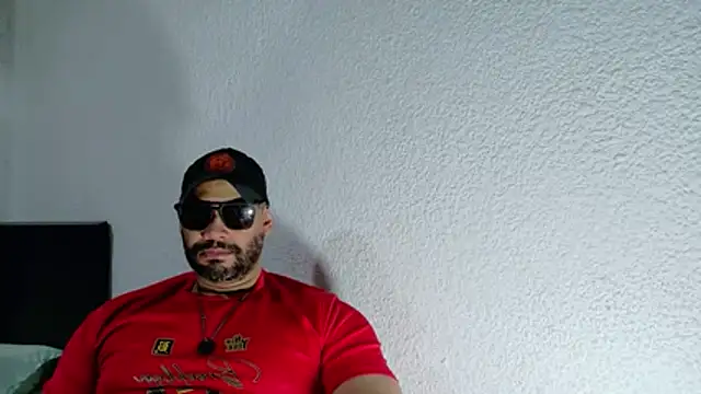 Snapshot of musclehetero chatting on August 2, 6:12 am musclehetero online show from August 2, 6:12 am