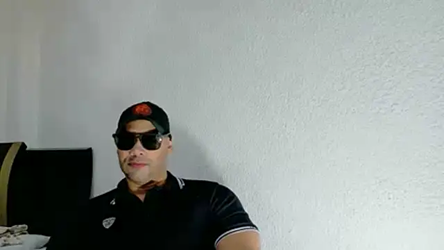 Snapshot of musclehetero chatting on August 3, 1:16 pm musclehetero online show from August 3, 1:16 pm