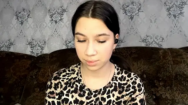 Snapshot of DebbiGoodknight chatting on December 16, 9:47 am DebbiGoodknight online show from December 16, 9:47 am