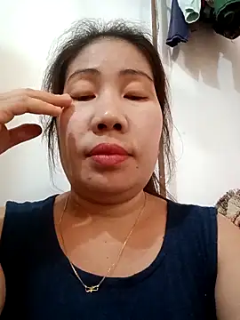 Snapshot of Reema_143 chatting on December 1, 5:12 am Reema 143 online show from December 1, 5:12 am