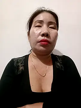 Snapshot of Reema_143 chatting on December 16, 4:23 pm Reema 143 online show from December 16, 4:23 pm