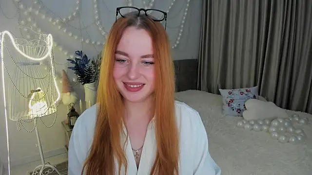 Snapshot of AirySilhouette chatting on December 15, 5:17 pm AirySilhouette online show from December 15, 5:17 pm