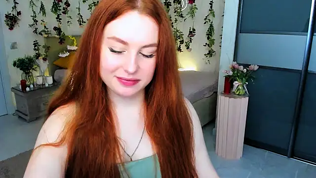 Snapshot of AirySilhouette chatting on June 5, 10:21 am AirySilhouette online show from June 5, 10:21 am