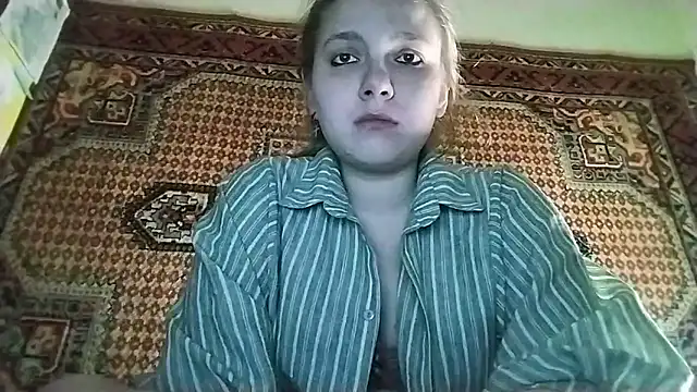 Snapshot of KikiBang chatting on April 2, 6:16 pm KikiBang online show from April 2, 6:16 pm