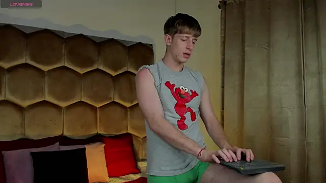 Snapshot of Ostin_Saints chatting on December 2, 2:01 pm Ostin Saints online show from December 2, 2:01 pm