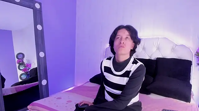 Snapshot of CoralAndOcean_ chatting on December 2, 12:32 pm CoralAndOcean online show from December 2, 12:32 pm