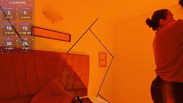 Snapshot of Julieta_Lein_ chatting on December 2, 10:16 pm Julieta Lein online show from December 2, 10:16 pm