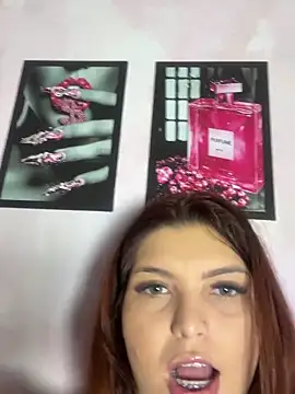 Snapshot of melyssaa23 chatting on June 14, 2:24 am melyssaa23 online show from June 14, 2:24 am