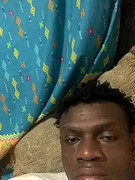 Snapshot of laperson chatting on November 29, 10:35 pm laperson online show from November 29, 10:35 pm