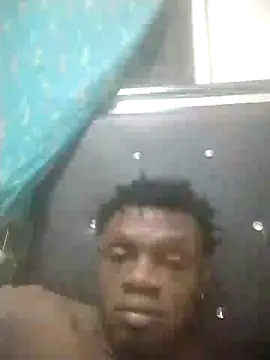 Snapshot of laperson chatting on December 3, 1:35 am laperson online show from December 3, 1:35 am