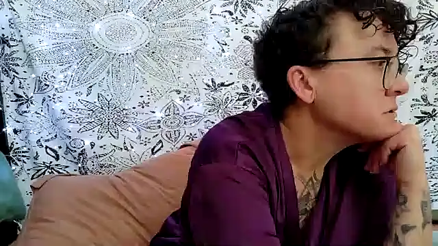 sareberr420 online show from February 1, 2:59 pm