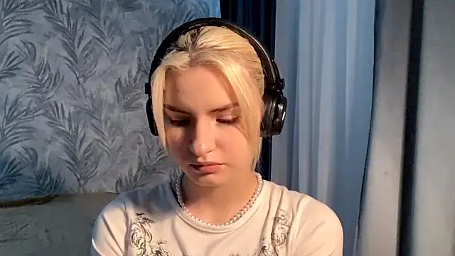 Snapshot of Cindi_Jacobs chatting on December 5, 4:58 pm Cindi Jacobs online show from December 5, 4:58 pm