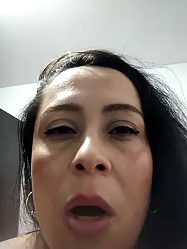 Snapshot of danielita1414 chatting on December 1, 2:11 pm danielita1414 online show from December 1, 2:11 pm