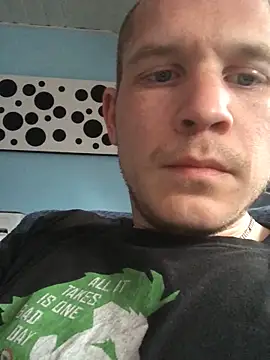 Snapshot of Spielzeugtwink chatting on May 11, 6:38 pm Spielzeugtwink online show from May 11, 6:38 pm