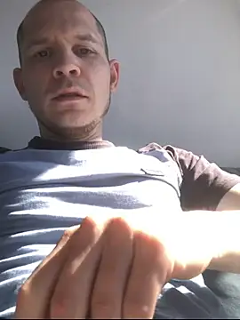 Snapshot of Spielzeugtwink chatting on June 11, 8:34 am Spielzeugtwink online show from June 11, 8:34 am