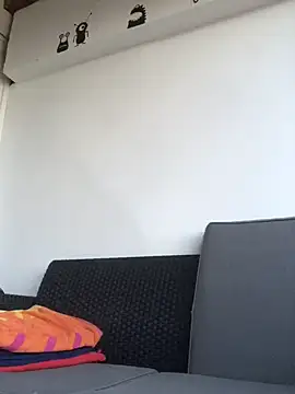 Snapshot of Spielzeugtwink chatting on July 3, 3:51 pm Spielzeugtwink online show from July 3, 3:51 pm