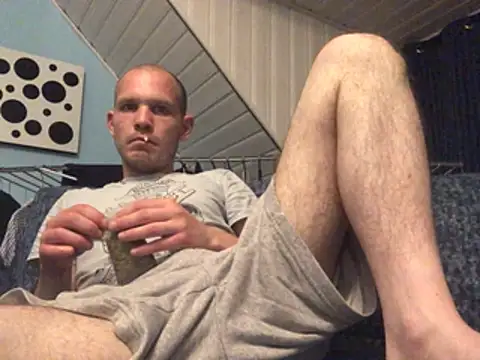 Snapshot of Spielzeugtwink chatting on July 29, 11:03 pm Spielzeugtwink online show from July 29, 11:03 pm