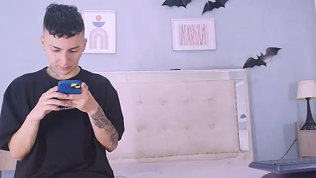 Snapshot of DamianAndMAximoo chatting on December 1, 12:10 pm DamianAndMAximoo online show from December 1, 12:10 pm