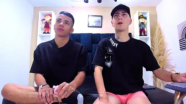 Snapshot of DamianAndMAximoo chatting on December 2, 11:59 am DamianAndMAximoo online show from December 2, 11:59 am